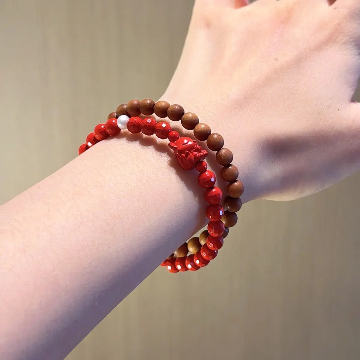 Handcrafted shopify--jewelry-material-1dyzjxql; shopify--jewelry-material-bjo6nad9; cinnabar; sandalwood; shell-pearl Detail for Healing - Astara