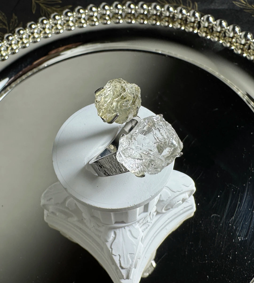 One-of-a-kind clear quartz and citrine ring combining clarity, abundance, and positive energy. Adjustable open ring with luminous natural crystal contrast.