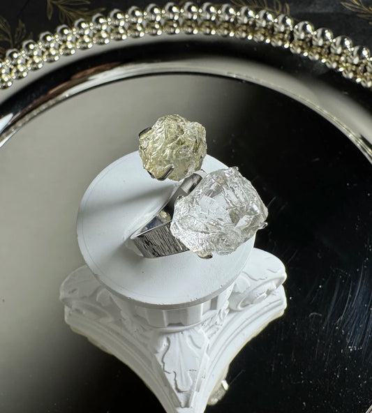 One-of-a-kind clear quartz and citrine ring combining clarity, abundance, and positive energy. Adjustable open ring with luminous natural crystal contrast.