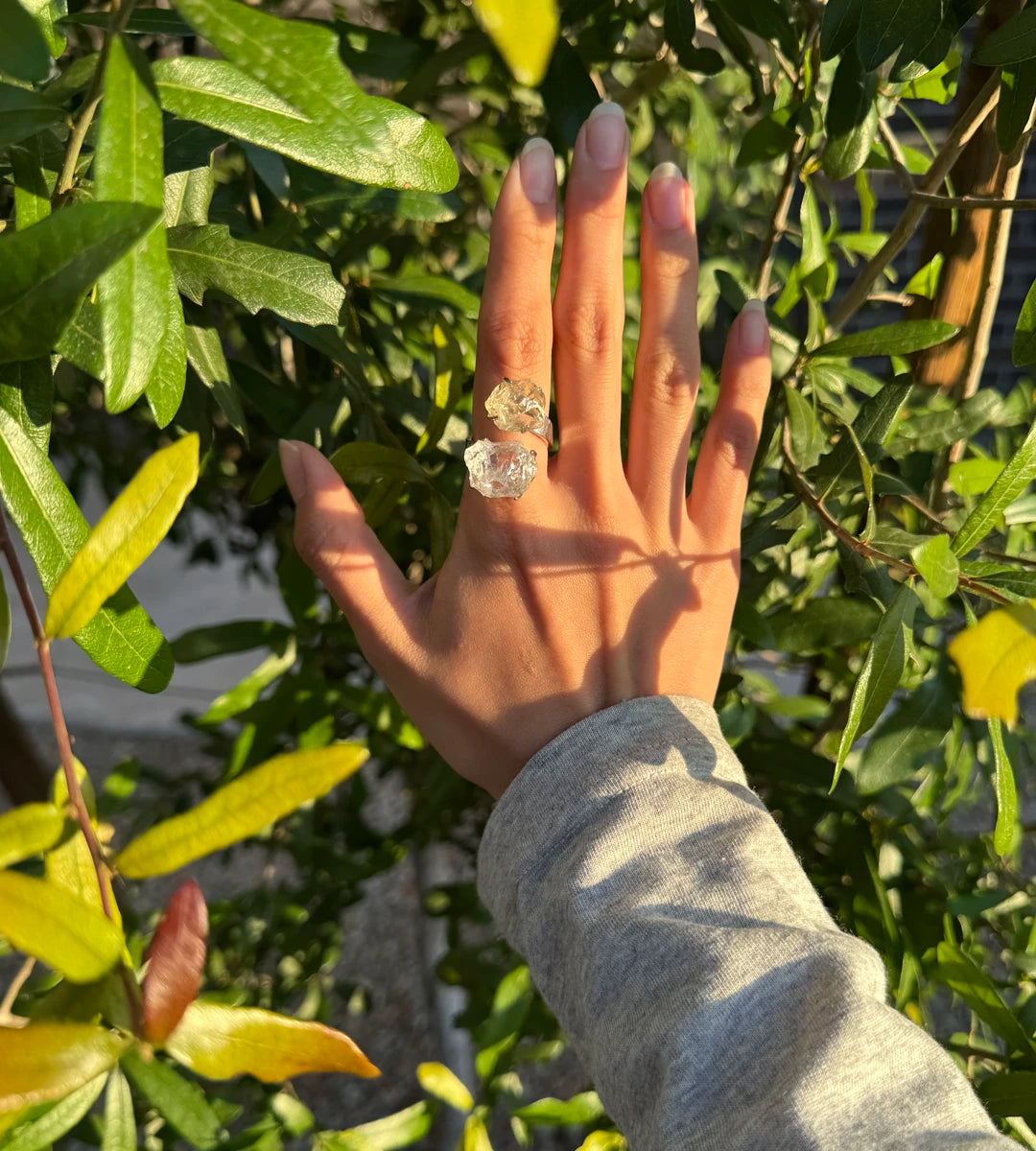 One-of-a-kind clear quartz and citrine ring combining clarity, abundance, and positive energy. Adjustable open ring with luminous natural crystal contrast.