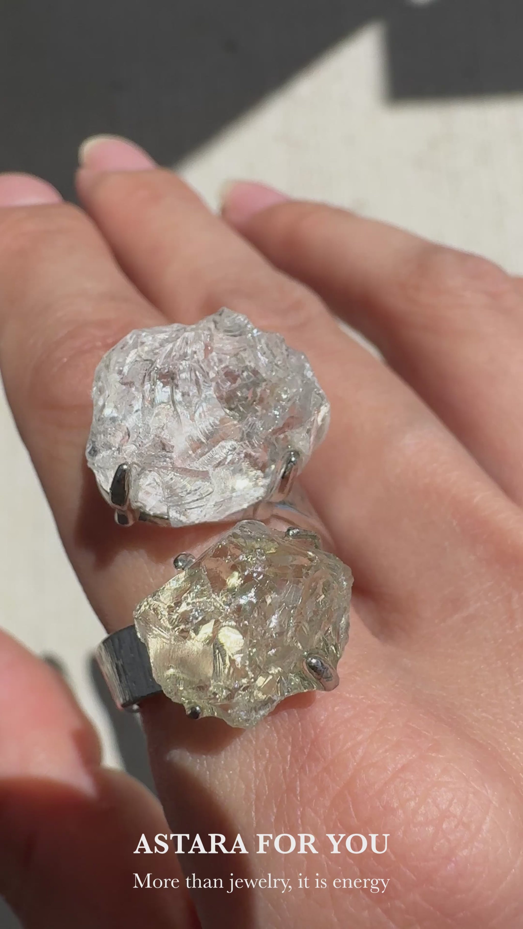 One-of-a-kind clear quartz and citrine ring combining clarity, abundance, and positive energy. Adjustable open ring with luminous natural crystal contrast.